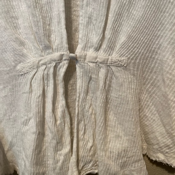 Free People off-white short sleeve crop with lacy bodice and raw hem. - Picture 4 of 7